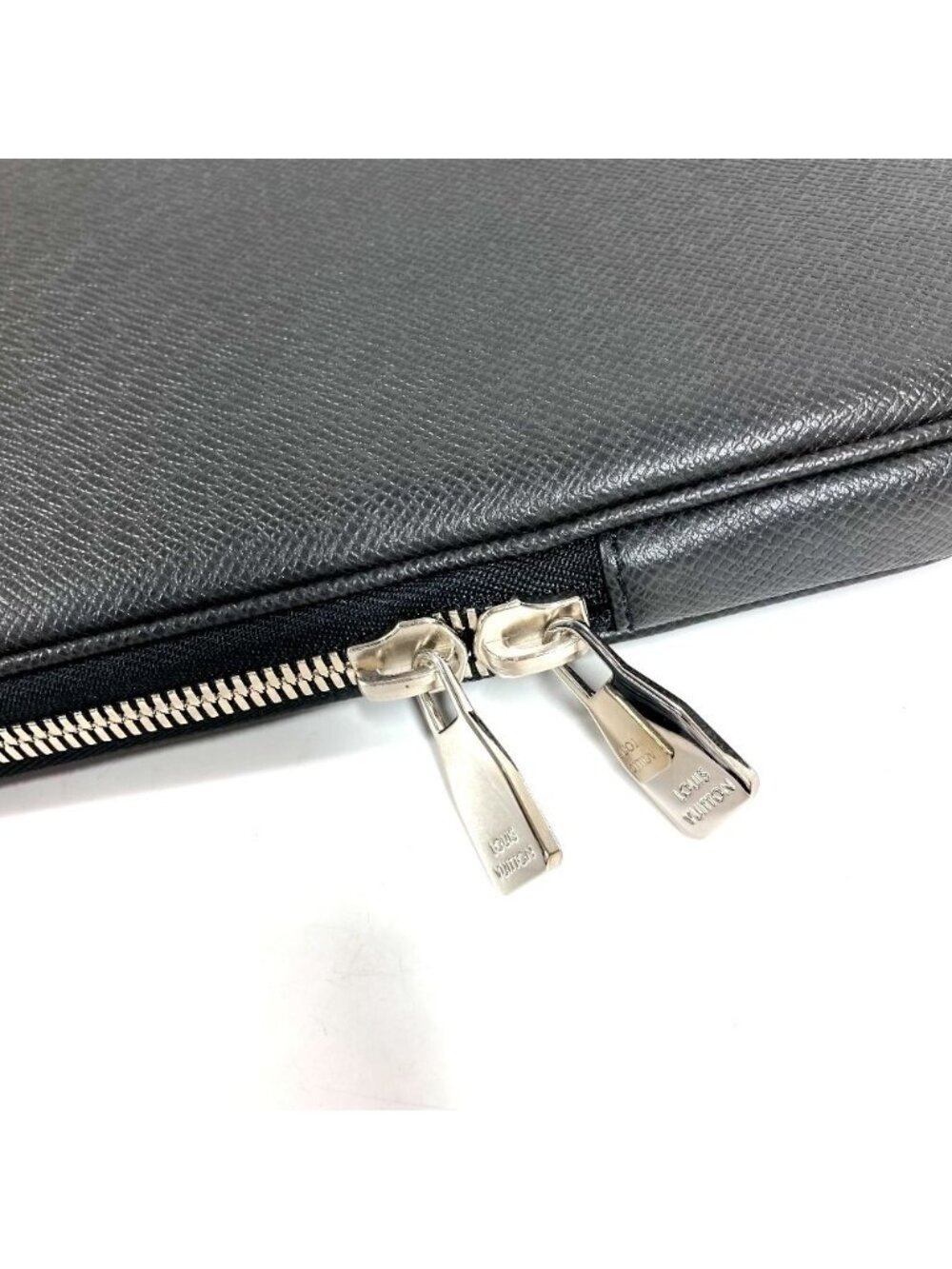 Louis Vuitton Pouch Computer Sleeve Taiga Leather Ardoise Black - Picture 8 of 9